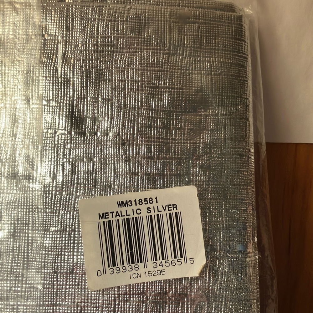 Elegant Silver Table Cover - Picture 4 of 7